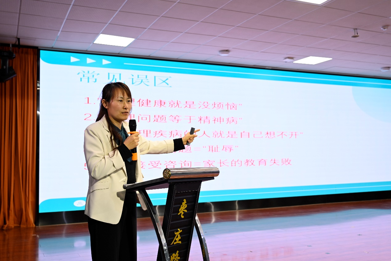 走进孩子的‘心’世界 ——中心受邀赴日照市枣庄路小学开展专题讲座